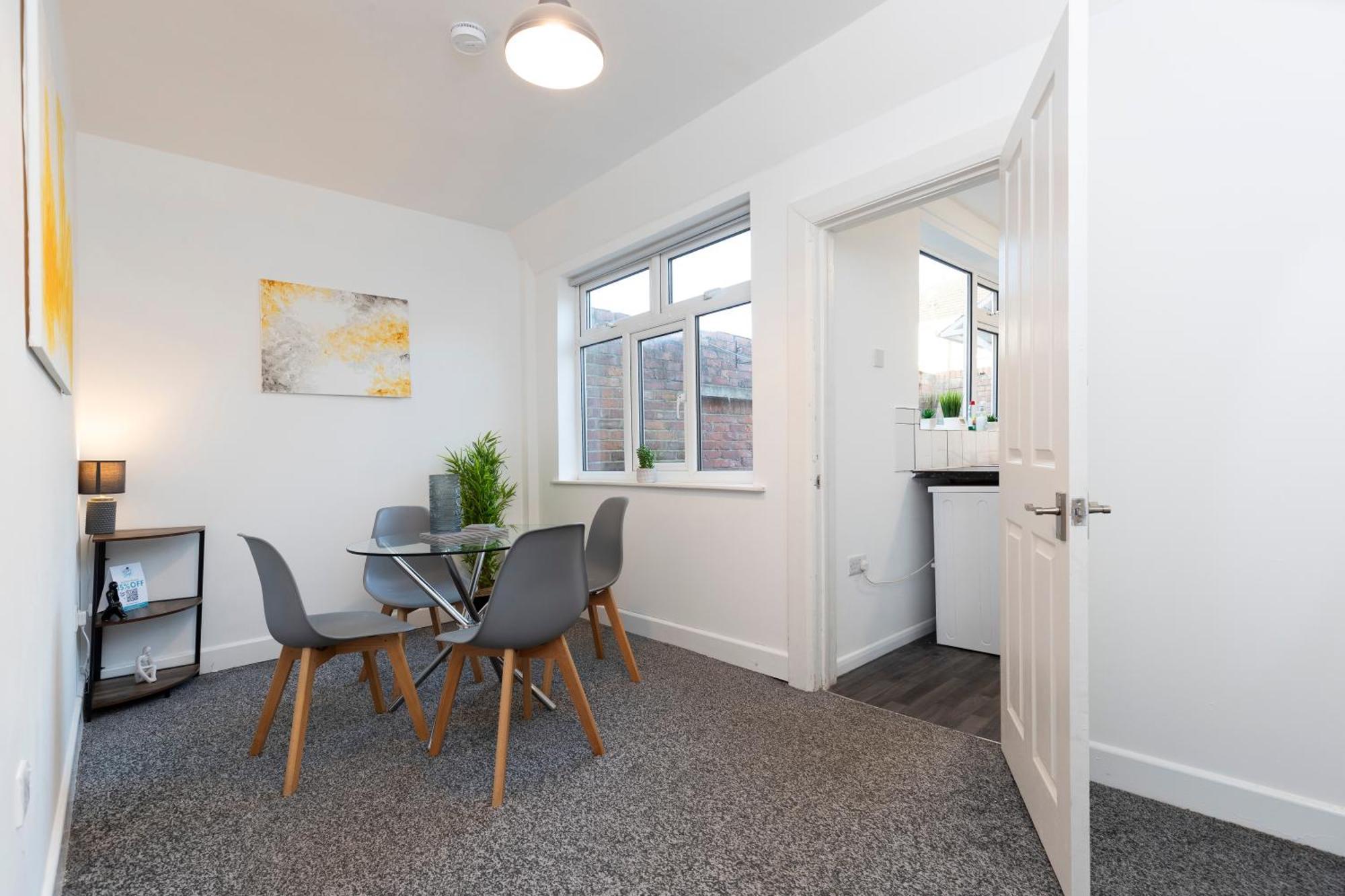 Quiet And Comfy House With 2 Bedrooms And 2 Bathrooms Super Fast Wifi And Crisp Hotel Standard White Linen Hosted By Our Home Short Stays Darlington  Exterior photo