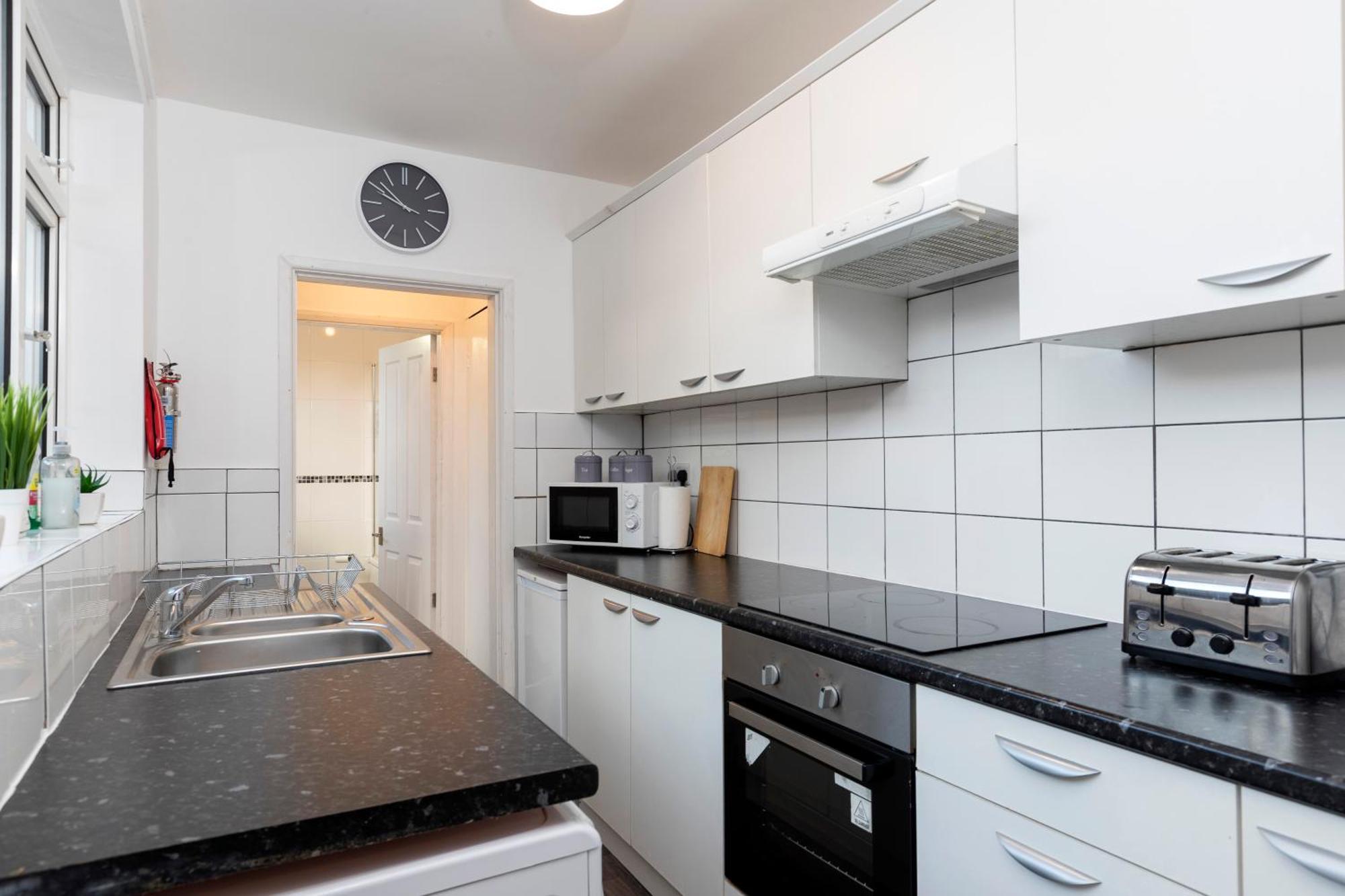 Quiet And Comfy House With 2 Bedrooms And 2 Bathrooms Super Fast Wifi And Crisp Hotel Standard White Linen Hosted By Our Home Short Stays Darlington  Exterior photo